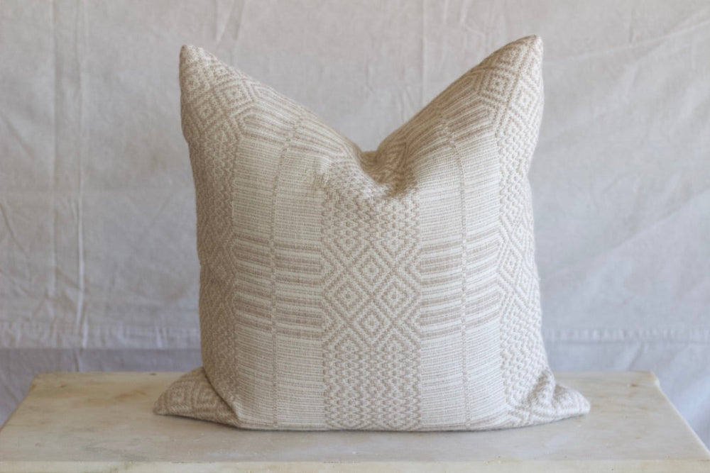 Havn overshot cushion - Beige