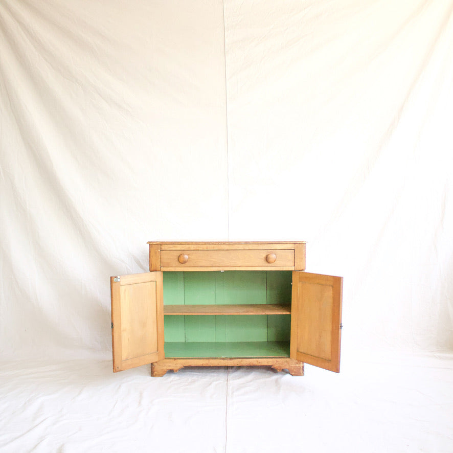 Commode w/ Drawer