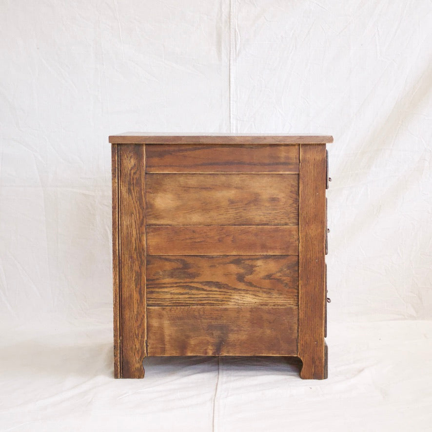 Classic Nightstand w/ drawers
