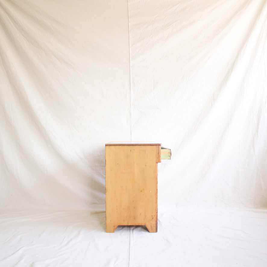 Commode w/ Drawer