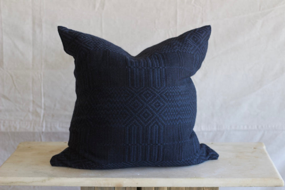 Havn overshot cushion - Navy