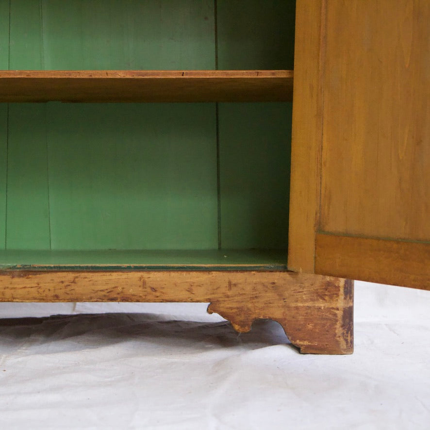 Commode w/ Drawer