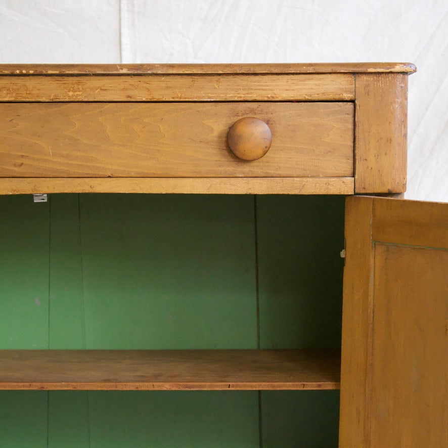 Commode w/ Drawer
