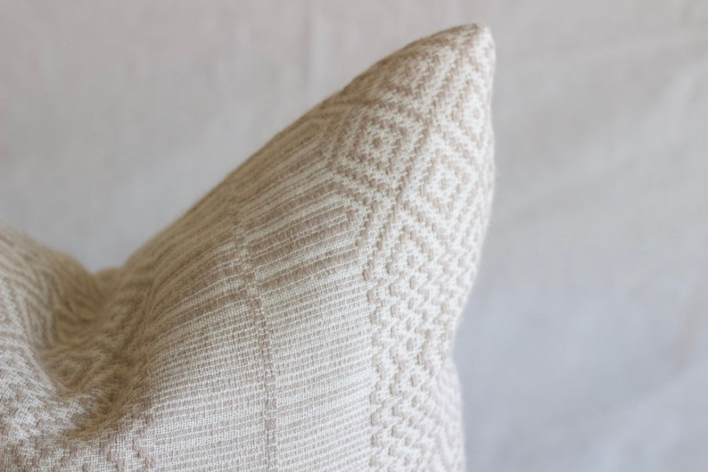 Havn overshot cushion - Beige